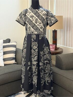 Elegant Black & White Floral BATIK Dress